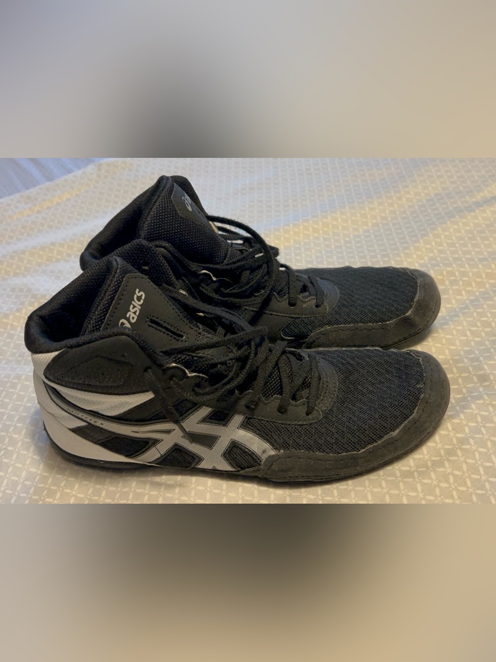 Asics Matflex 6 wrestling shoes in black and silver Size 11.5